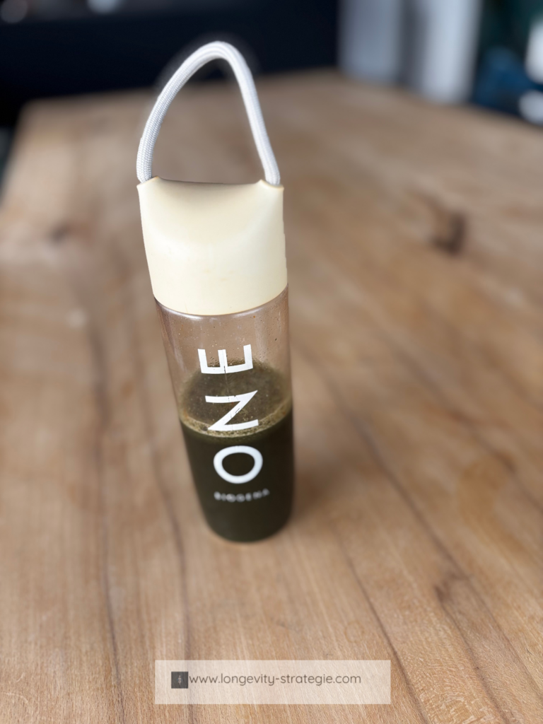 Grüner Smoothie in einer Flasche Biogena One